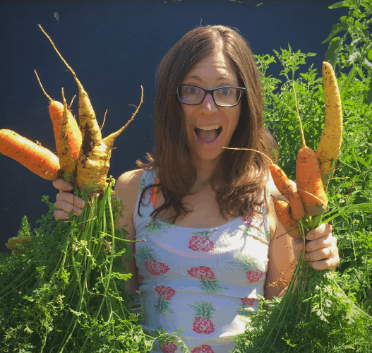 Behind the Scenes August 2019: Woman holding carrots