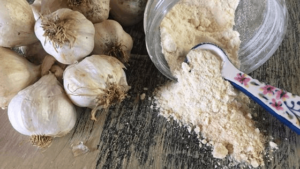 How to Make Homemade Garlic Powder