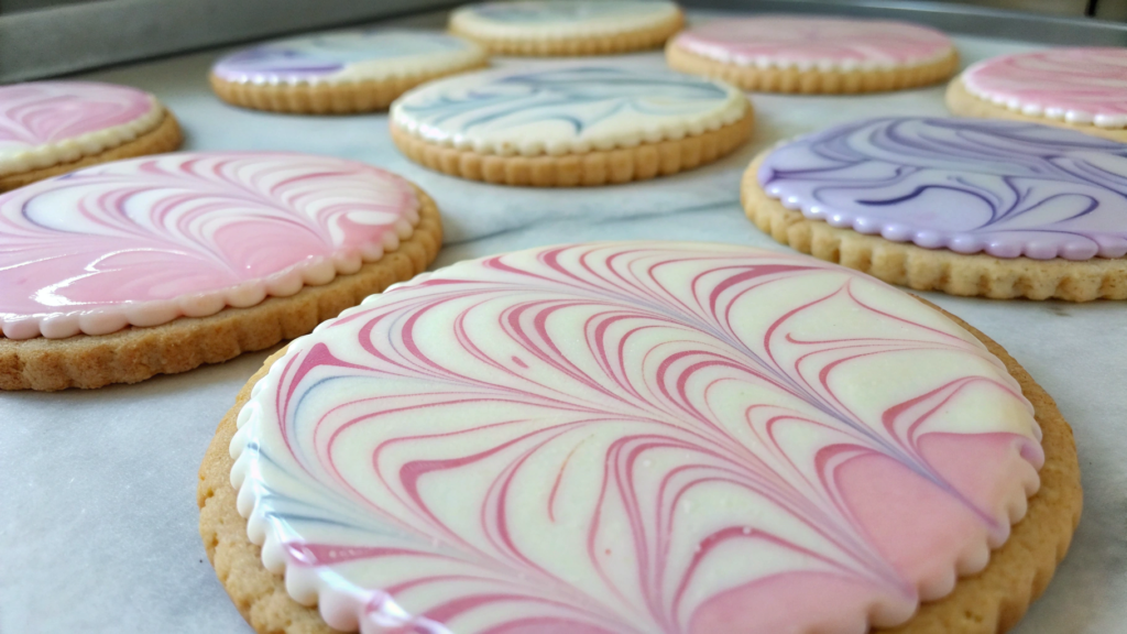 Marble icing technique anyone can master